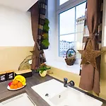 Sweet Getaway - & Parking Apartment